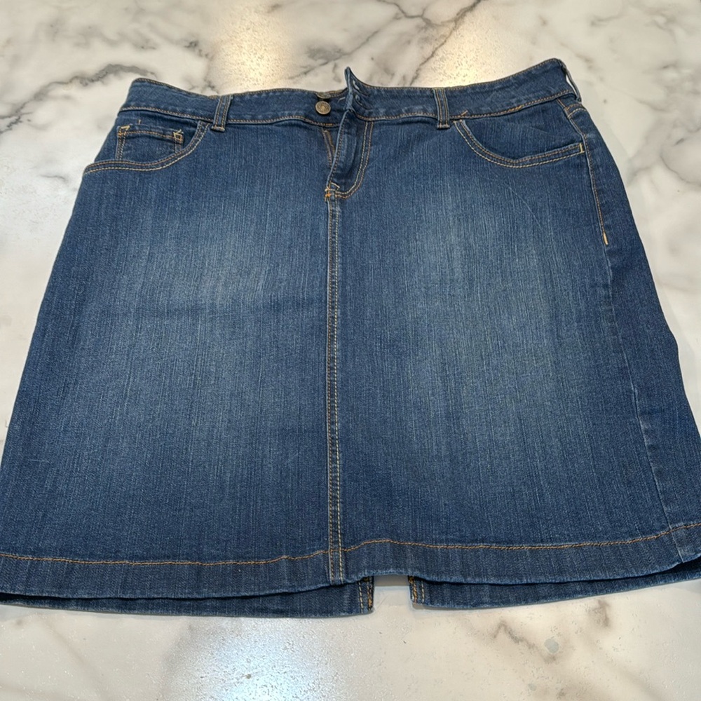 IST 18 inches stretches to 20 nice denim skirts size 14